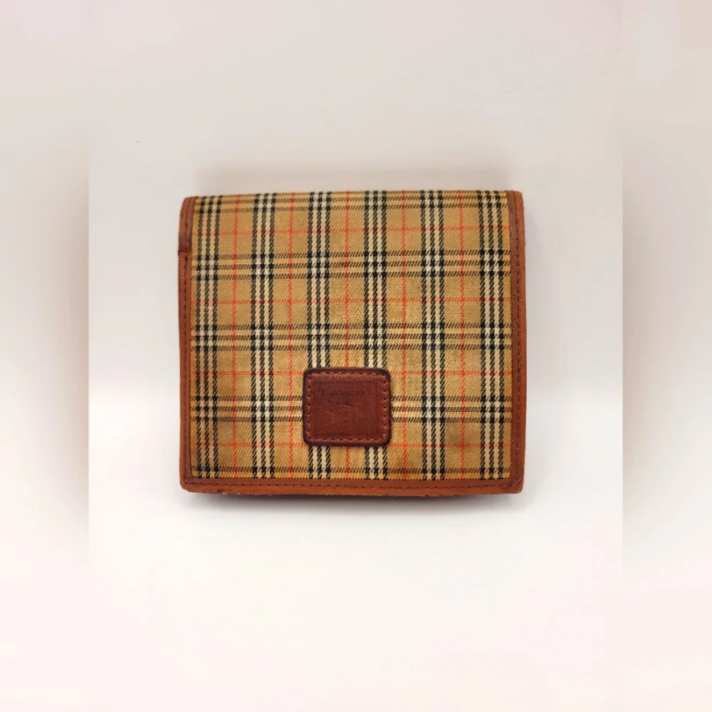 Burberry Authentic Leather Bifold Wallet in Nova Check